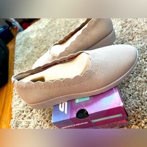 Sketchers Air Cooled Memory Foam Women’s Shoes Size 7.5